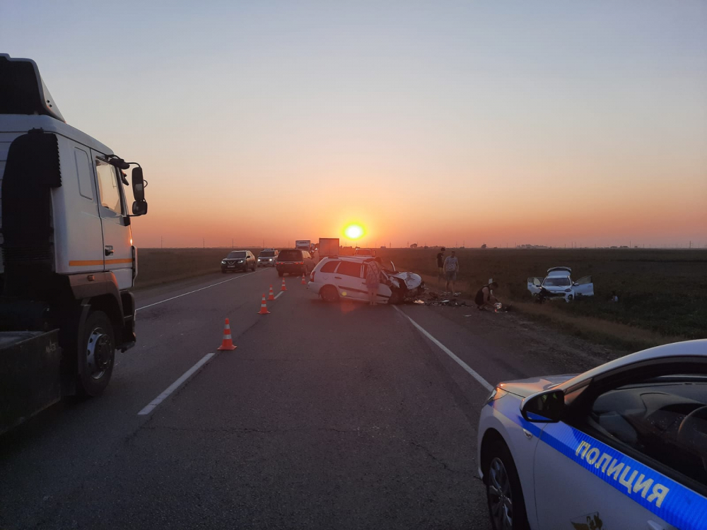 В Краснодарском крае в ДТП погиб водитель «Лады», три пассажира госпитализированы