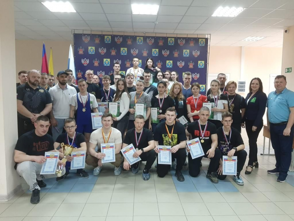 Выносливость мышц и укрепление духа: в Краснодарском крае прошёл чемпионат среди силачей по пауэрлифтингу