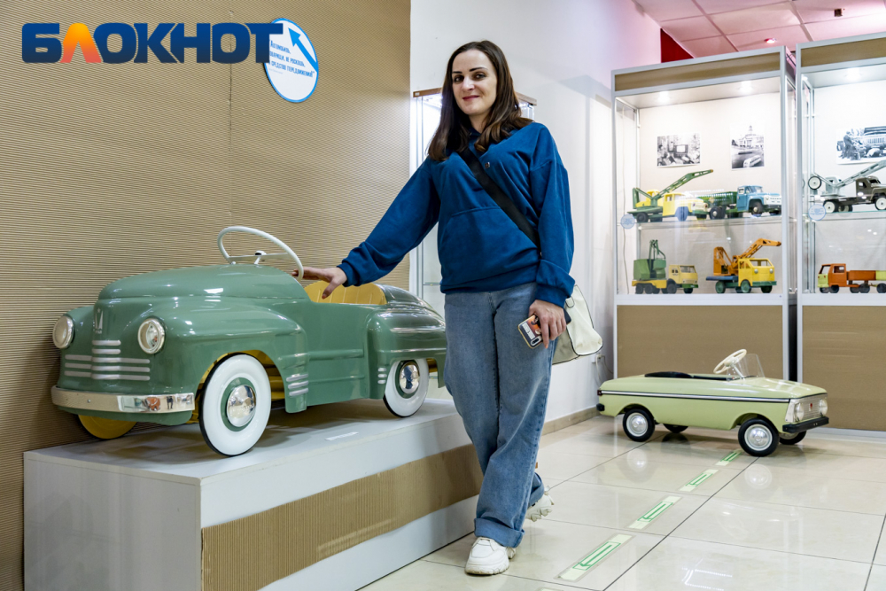 Ностальгия по советскому детству: в Краснодаре открылась выставка раритетных игрушечных автомобилей СССР