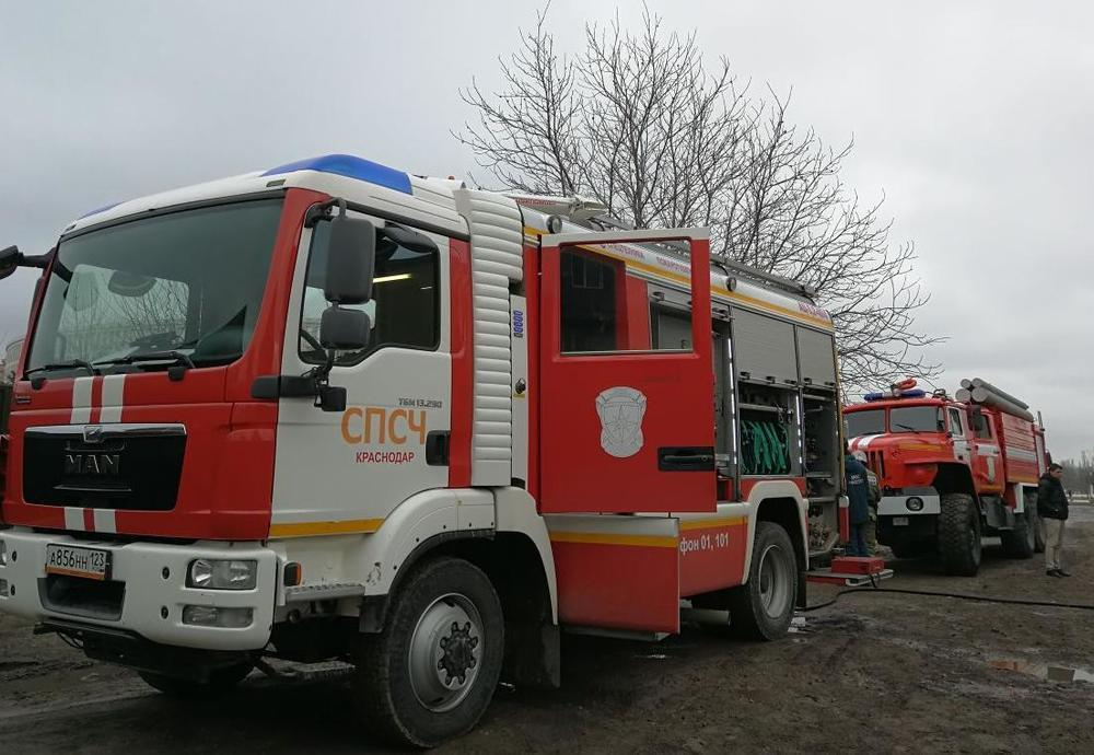 Появились подробности ночного пожара в Краснодаре: огонь мог перекинуться на соседние дома