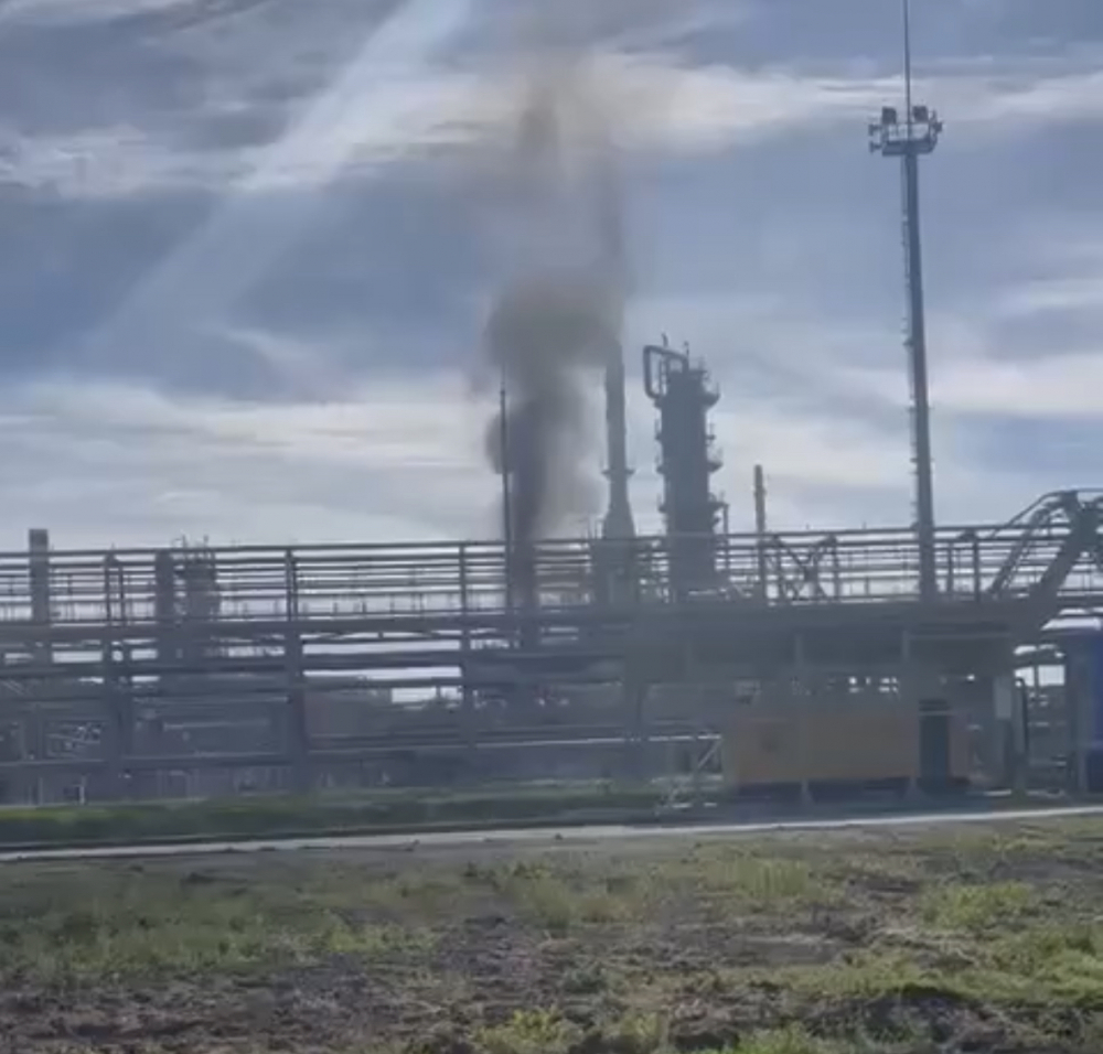 Появились видео и фото взрыва на НПЗ «Ильский» в Краснодарском крае