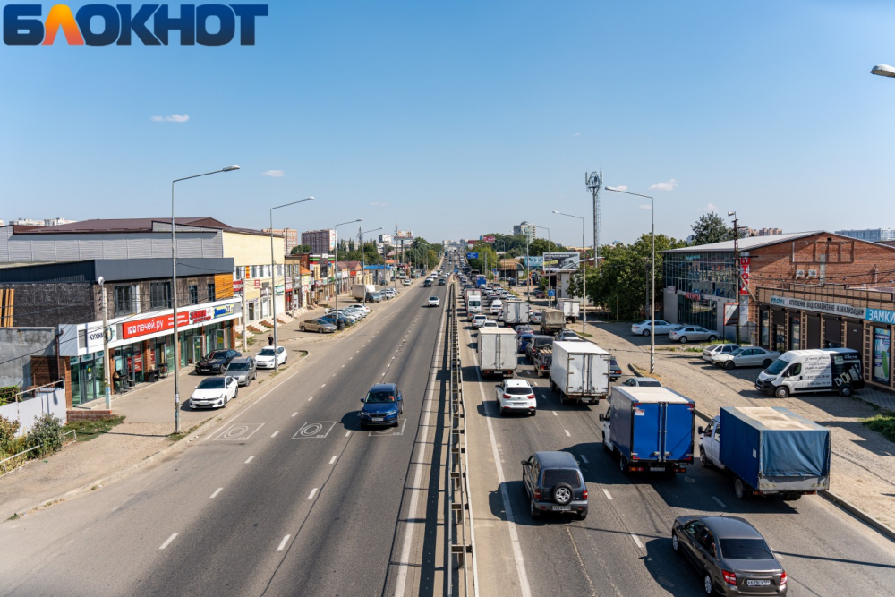 Многокилометровые пробки сковали три въезда в Краснодар