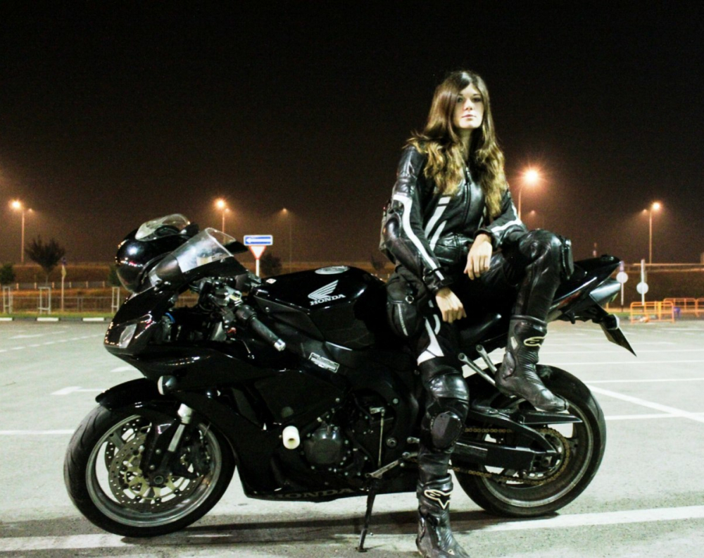Краснодарскую мотоциклистку Анну Алекс погрузили в искусственную кому: список полученных травм шокирует