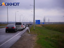 В Краснодарском крае второй день стоит пробка к Крымскому мосту