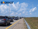 Сотни авто не могут проехать через Крымский мост из-за 9-километровой пробки