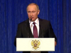 Владимир Путин и Кубанский казачий хор поздравили защитников Отечества в Кремле