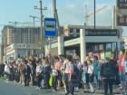 В Краснодаре школьники не помещаются на остановках и в автобусах