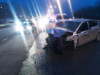 На Ейском шоссе водитель Kia врезался в дорожное ограждение