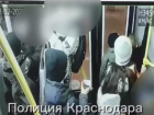 Водителя маршрутки с открытыми дверьми в Краснодаре отстранили от работы