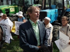 Кубанские фермеры в знак протеста отправились на тракторах в Москву