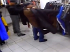 Житель Туапсе под свою куртку надел дубленку и попытался сбежать с ней из магазина 