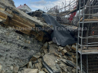 Группа рабочих оказалась под завалом при обрушении грунта в Геленджике