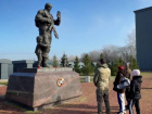 Дочь погибшего в СВО героя посетила кладбище и часовню ЧВК "Вагнер" под Краснодаром