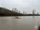 В Краснодарском крае обнаружили тело 10-летнего ребенка из упавшего в реку авто
