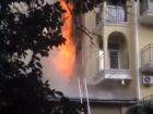 В центре Сочи горит жилой дом