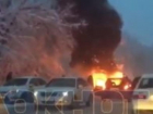 Лед и пламень на дороге Кубани: морозным утром ярко вспыхнула машина