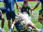 Разбили яйцо об голову и обсыпали мукой бразильского футболиста в Сочи