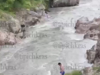 В Адыгее ищут унесенного течением реки Белой 28-летнего парня 