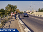 Матери по жаре носят детей на руках: мост между Краснодаром и Адыгеей стал испытанием для людей