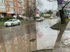 «Это не ливневка, а перелив»: в Краснодаре отремонтированная улица Зиповская утонула после дождей