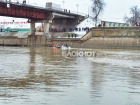  Спасатели обнаружили джип, рухнувший в реку на Кубани