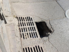 Большая дыра появилась на улице Ставропольской в Краснодаре 