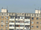Школьники залезли на крышу многоэтажки напротив военкомата Краснодара