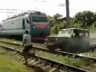 Кубанец зрелищно выпрыгнул из «УАЗа», который поездом разнесло на куски