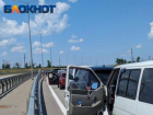 Из-за ДТП на подъезде к Крымскому мосту сотни авто встали в пробке