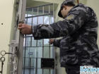 В Геленджике полицейские подменили в камере двух нарушителей