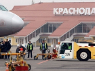 Пенсионер рейса Краснодар-Москва кричал "черти!" и кидался на пассажиров