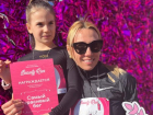 Знаменитая спортсменка Мария Абакумова пробежала в розовой юбочке по Краснодару 