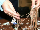 Жительница Кубани дала мошеннику отремонтировать свои ювелирные украшения на 400 тысяч рублей 