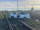 Поезд снёс легковушку на ж/д переезде в Краснодарском крае