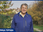 «Учу варить компот и ставить палатки»: история краснодарца, который стал мужчиной-нянем в 52 года 