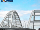 Сотни машин застряли перед Крымским мостом после экстренного перекрытия