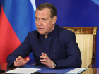 «Видимо, им мало ударов»: Медведев ответил на атаку дрона ВСУ на российский танкер в Керченском проливе
