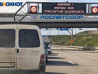 К Крымскому мосту образовалась трехчасовая очередь 