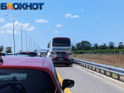 Больше сотни машин не могут попасть на Крымский мост перед выходными