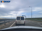 Более 1500 авто попали в пробки перед Крымским мостом 