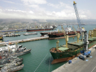В Новороссийске из-за шторма приостановлена отгрузка нефти 