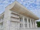 Фасад краснодарского Дворца культуры обновляют