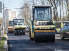 На улице Колхозной в Краснодаре начали укладывать новый асфальт 