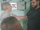 В Краснодаре сотрудники УК угрожали отверткой и распылили перцовку в жильцов дома: видео 