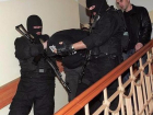 Подозреваемый в убийстве школьницы под конвоем доставлен в Краснодар