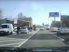  На «зебре» в Краснодаре сбили женщину: водитель пытался сбежать, но попал в ДТП 
