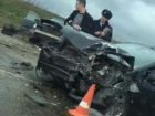 Двух водителей госпитализировали после страшной аварии под станицей Холмской
