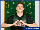 Защитник ФК «Краснодар» Валентин Пальцев отмечает особенный день