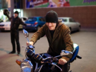  Пьяные угонщики в Тимашевске укатили мотоцикл в парк и легли рядом с ним спать 