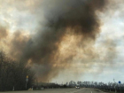 В Краснодаре тушат пожар на озере Лотосов